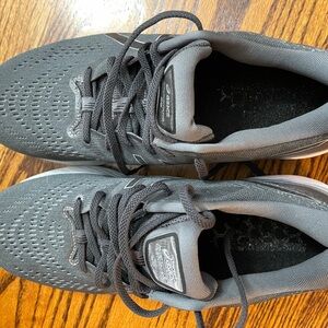 ASICS Men's gel Kayano Gray and Black Athletic Running Shoes size 12